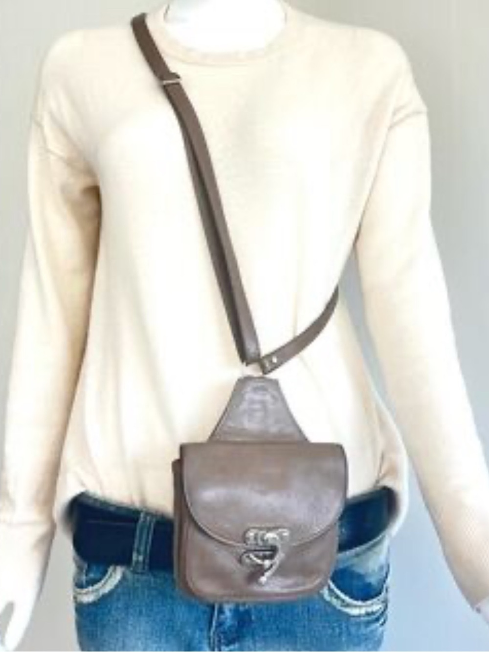 Sundance go anywhere crossbody Taupe Leather  Bag with Silver Clasp - Women